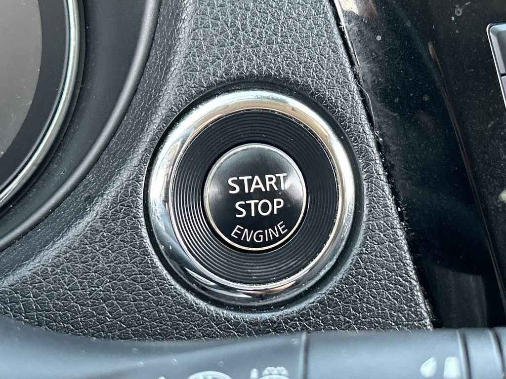 Used 2020 Nissan Rogue SV FWD image 16