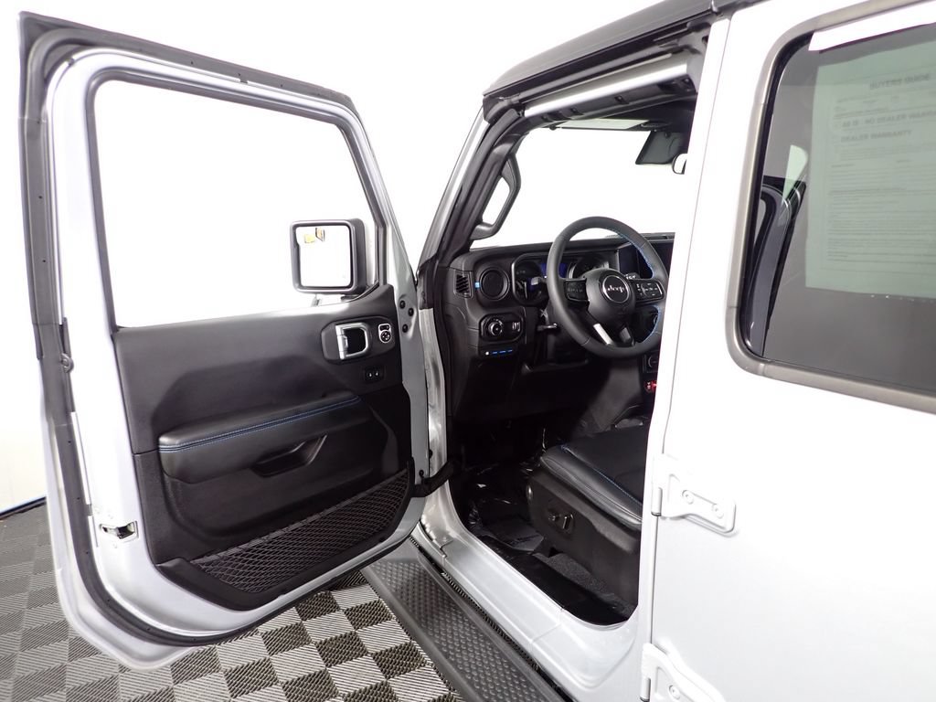Used 2024 Jeep Wrangler Unlimited Rubicon 4xe w/ Convenience Group AWD/4WD image 17