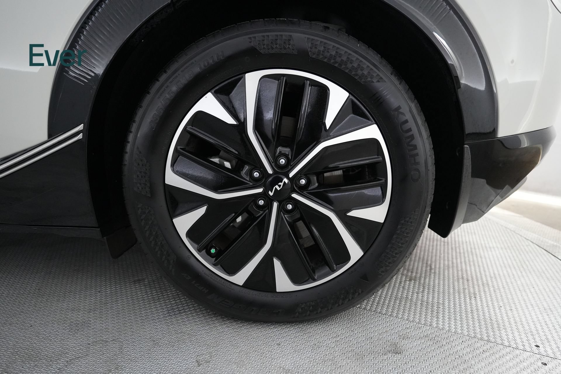 Used 2024 Kia EV6 Wind RWD image 9
