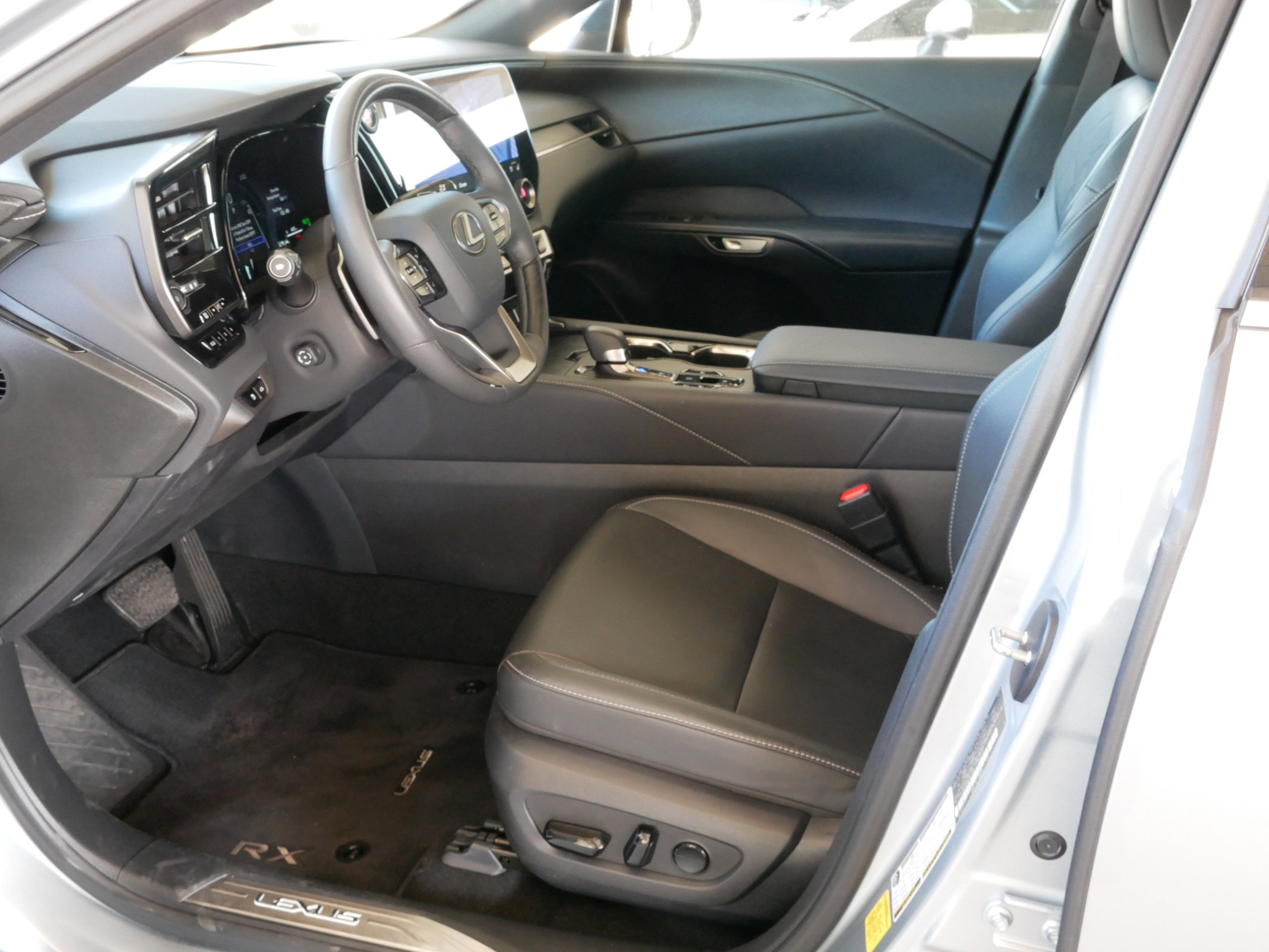 Certified 2025 Lexus RX 350h w/ Convenience Package image 4