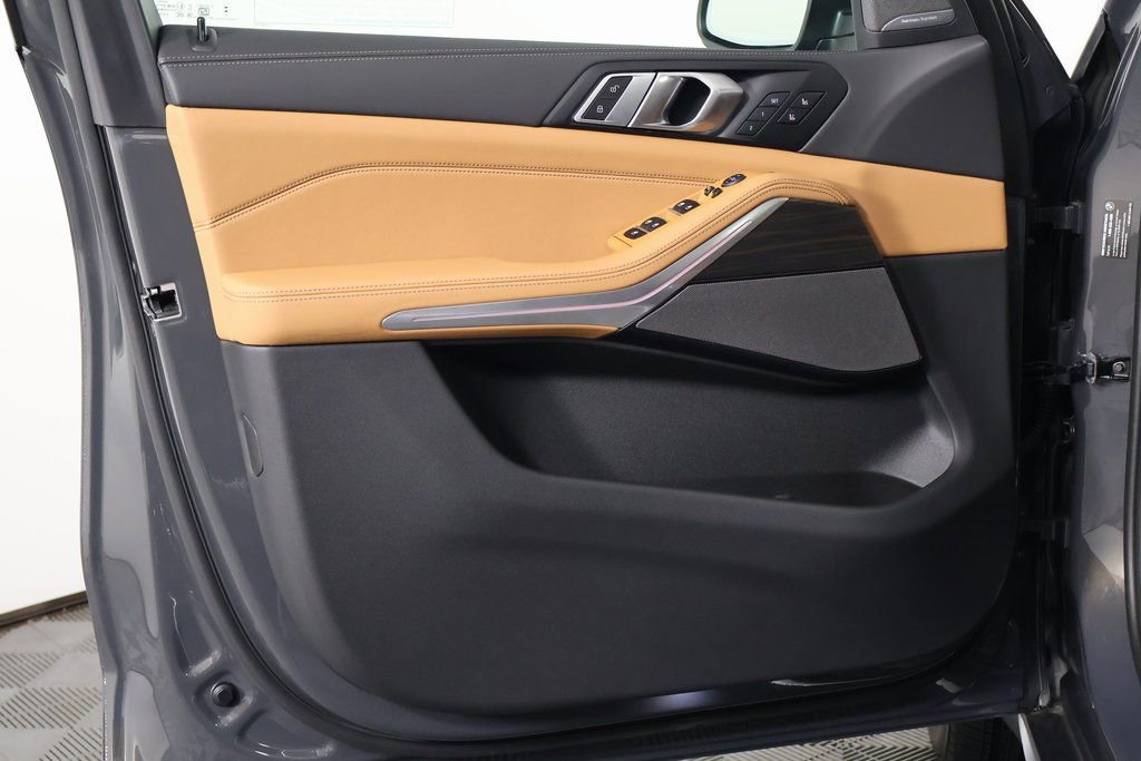 Used 2026 BMW X5 sDrive40i w/ Climate Comfort Package image 12
