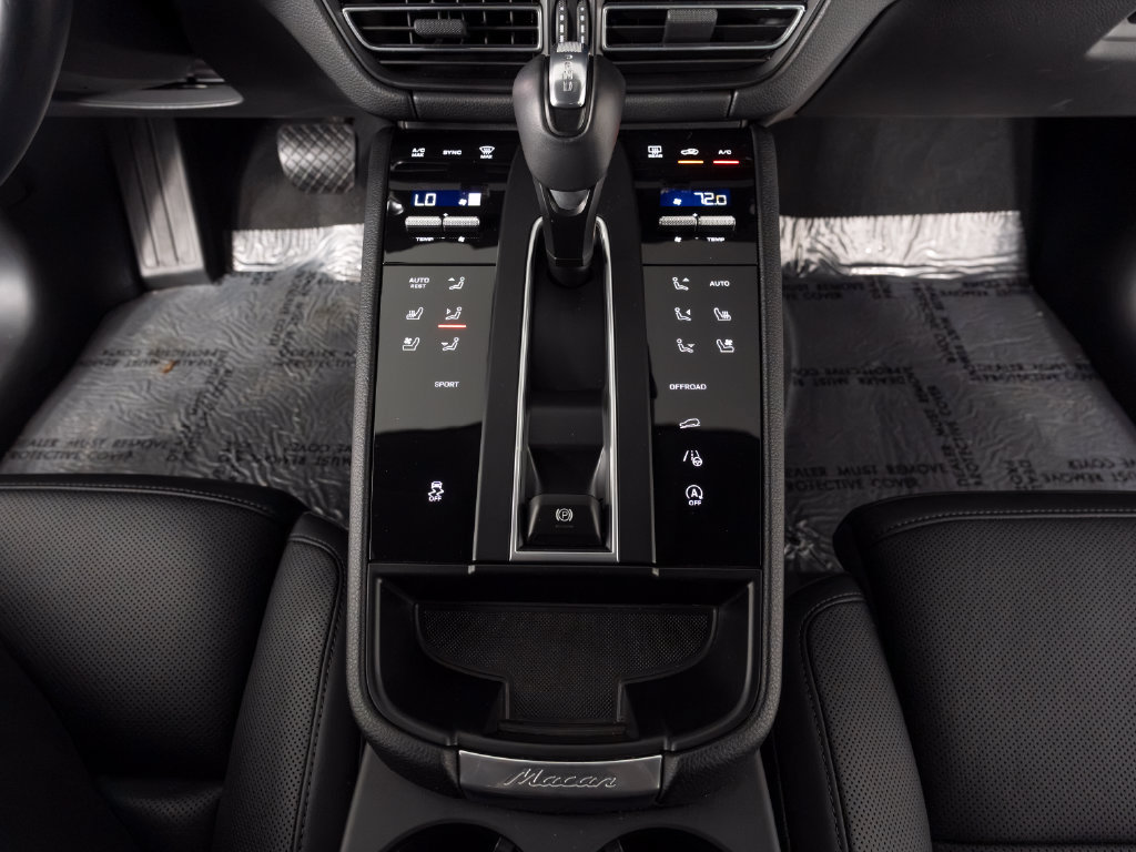 Certified 2026 Porsche Macan AWD/4WD image 29