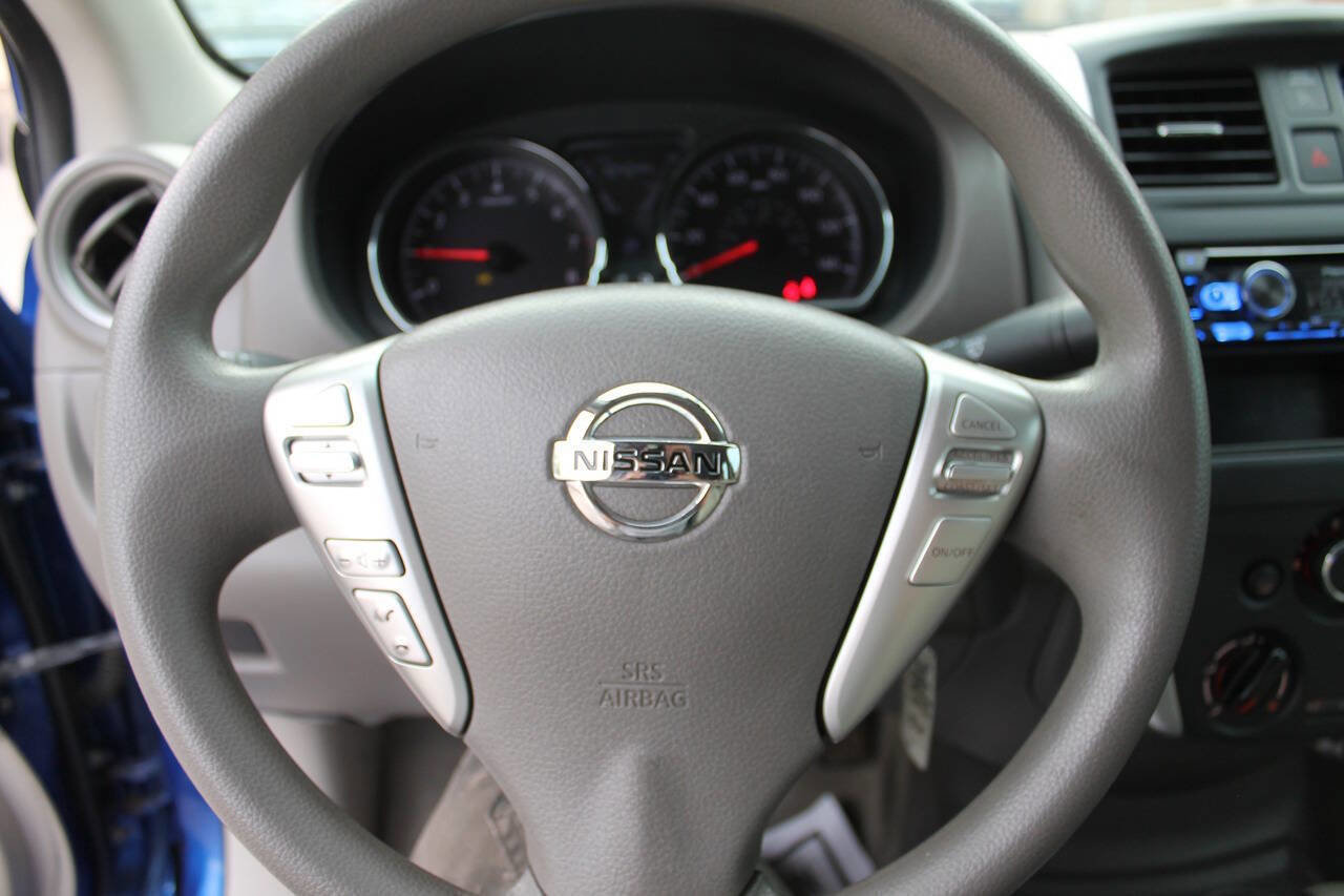 Used 2015 Nissan Versa SV FWD image 30