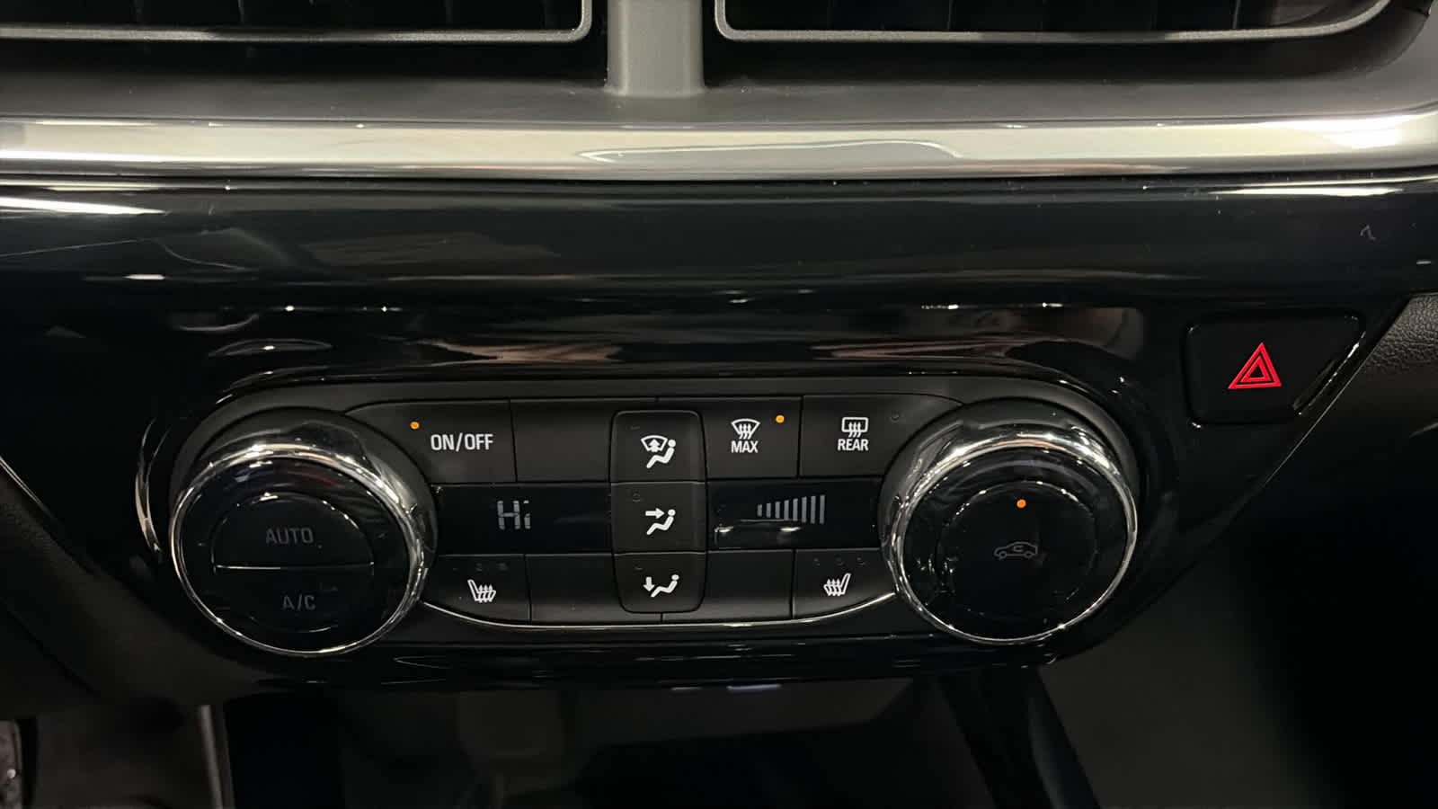 Certified 2024 Chevrolet Trax RS w/ Sunroof Package image 16