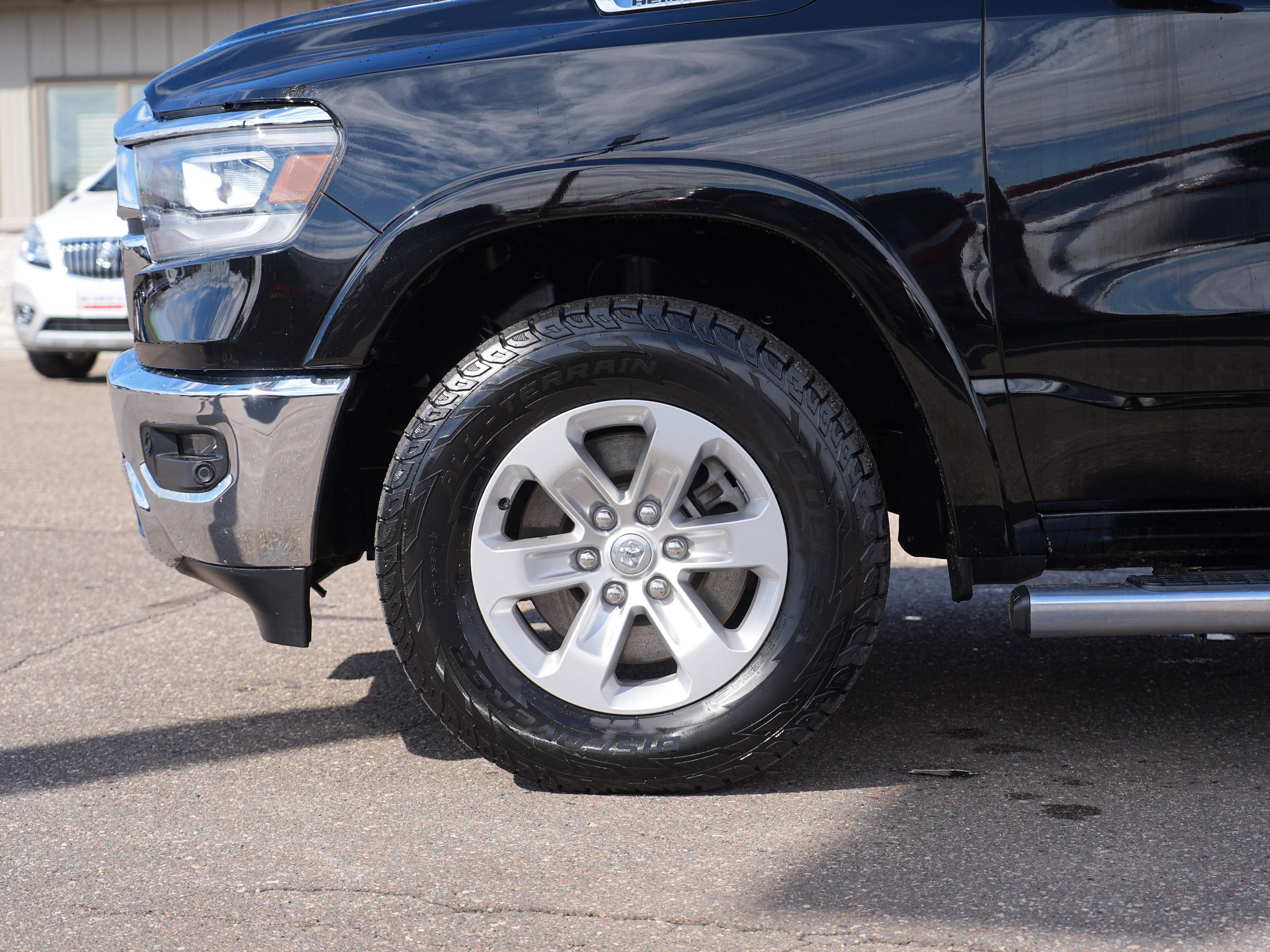 Used 2019 RAM 1500 Laramie image 11