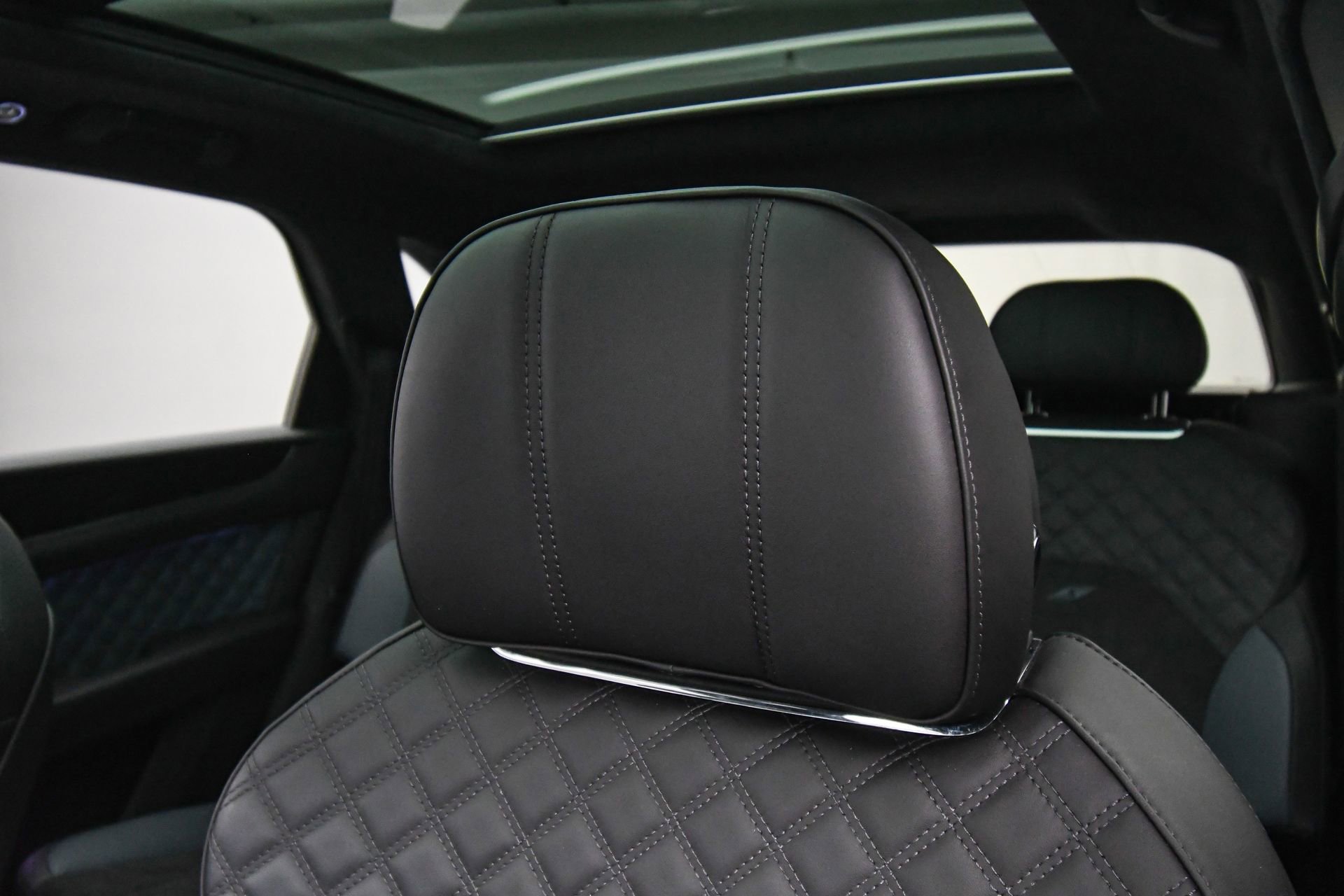 Used 2022 Bentley Bentayga S image 54