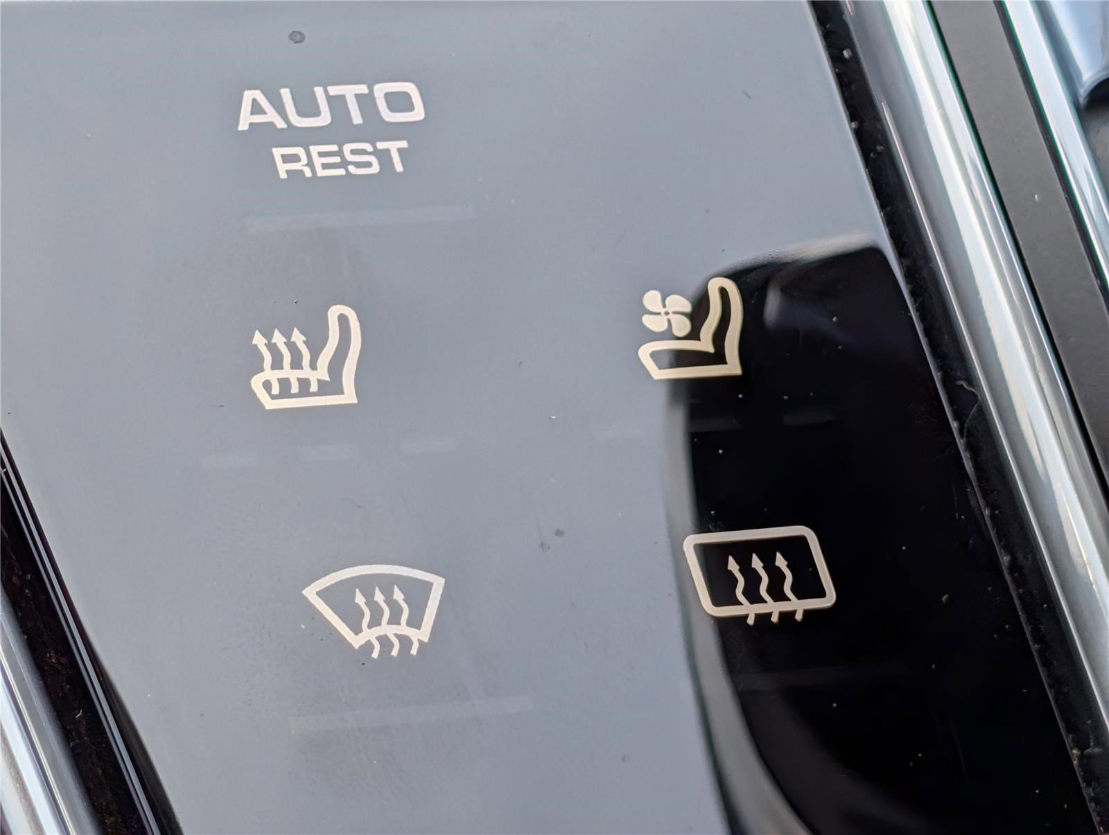 Used 2018 Porsche Panamera 4S image 28