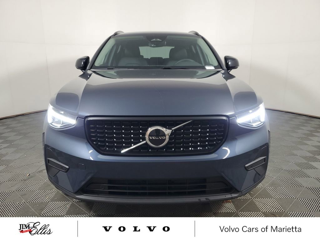 Used 2026 Volvo XC40 B5 Core w/ Climate Package image 2