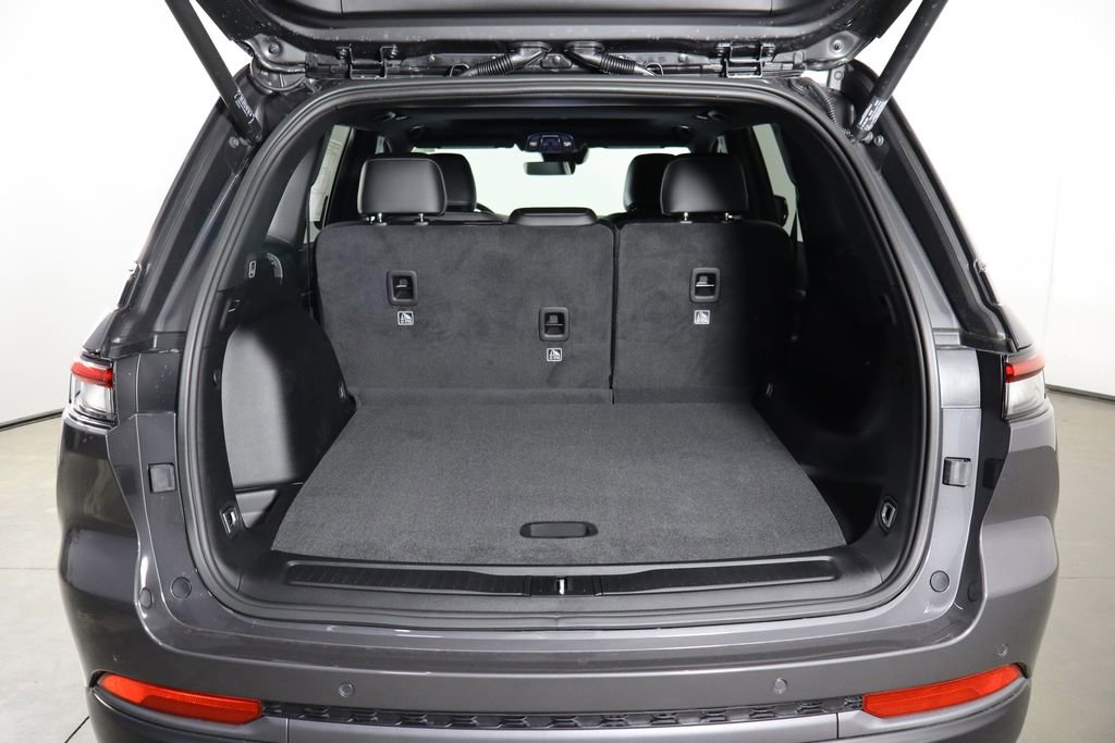 New 2026 Jeep Grand Cherokee Altitude image 18