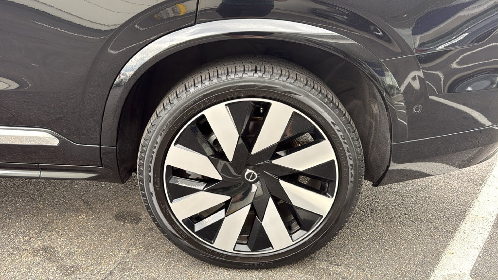 Used 2024 Volvo XC90 T8 Ultimate AWD/4WD image 29