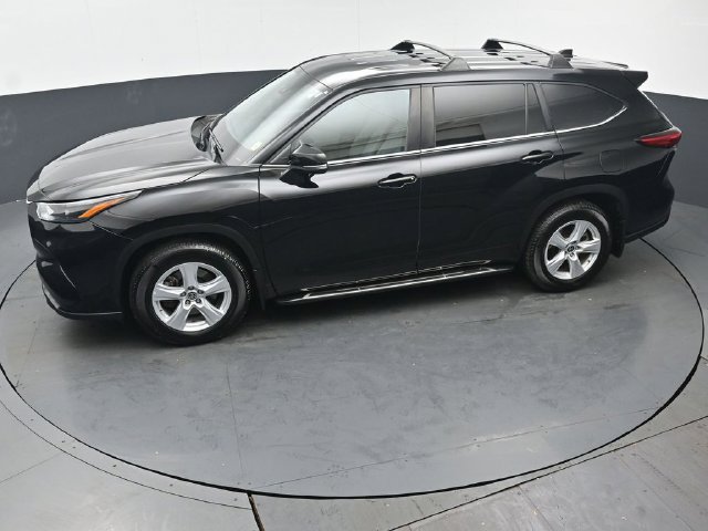 Used 2023 Toyota Highlander LE AWD/4WD image 38