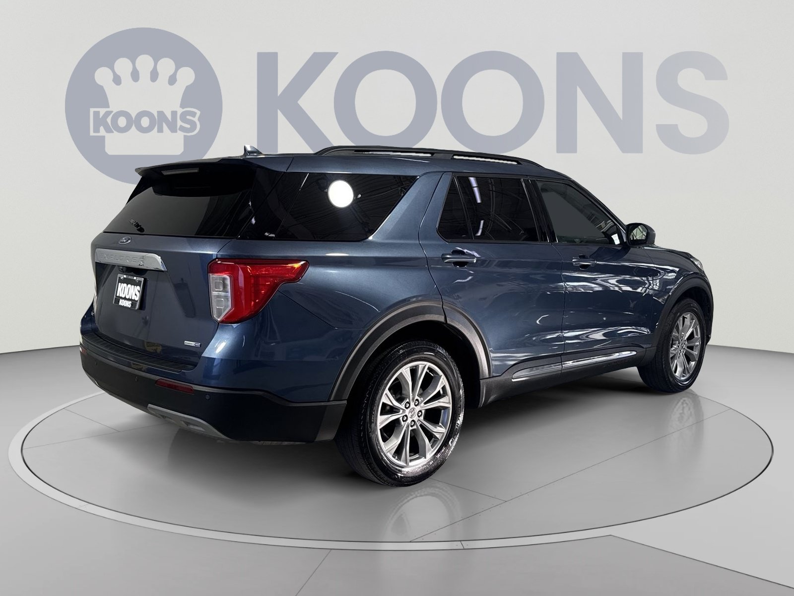 Used 2020 Ford Explorer XLT w/ Equipment Group 202A AWD/4WD image 11