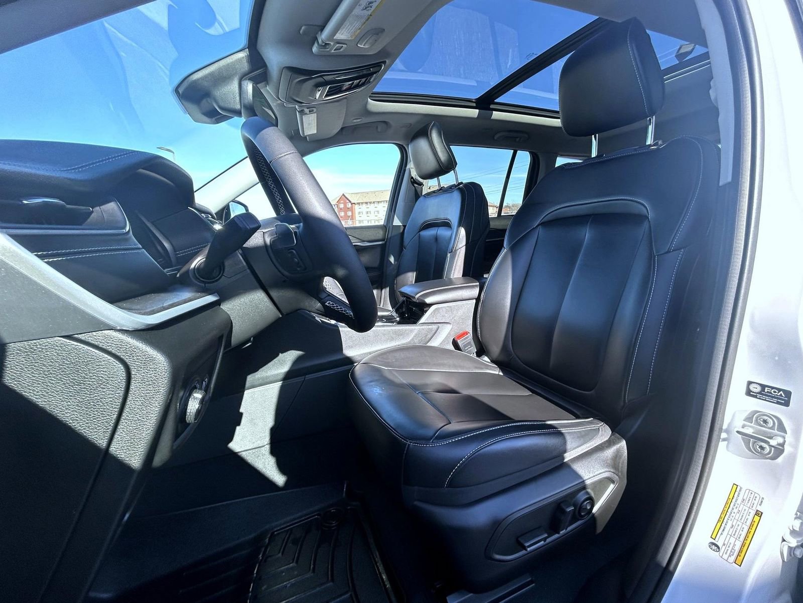 Used 2023 Jeep Grand Cherokee Limited image 10