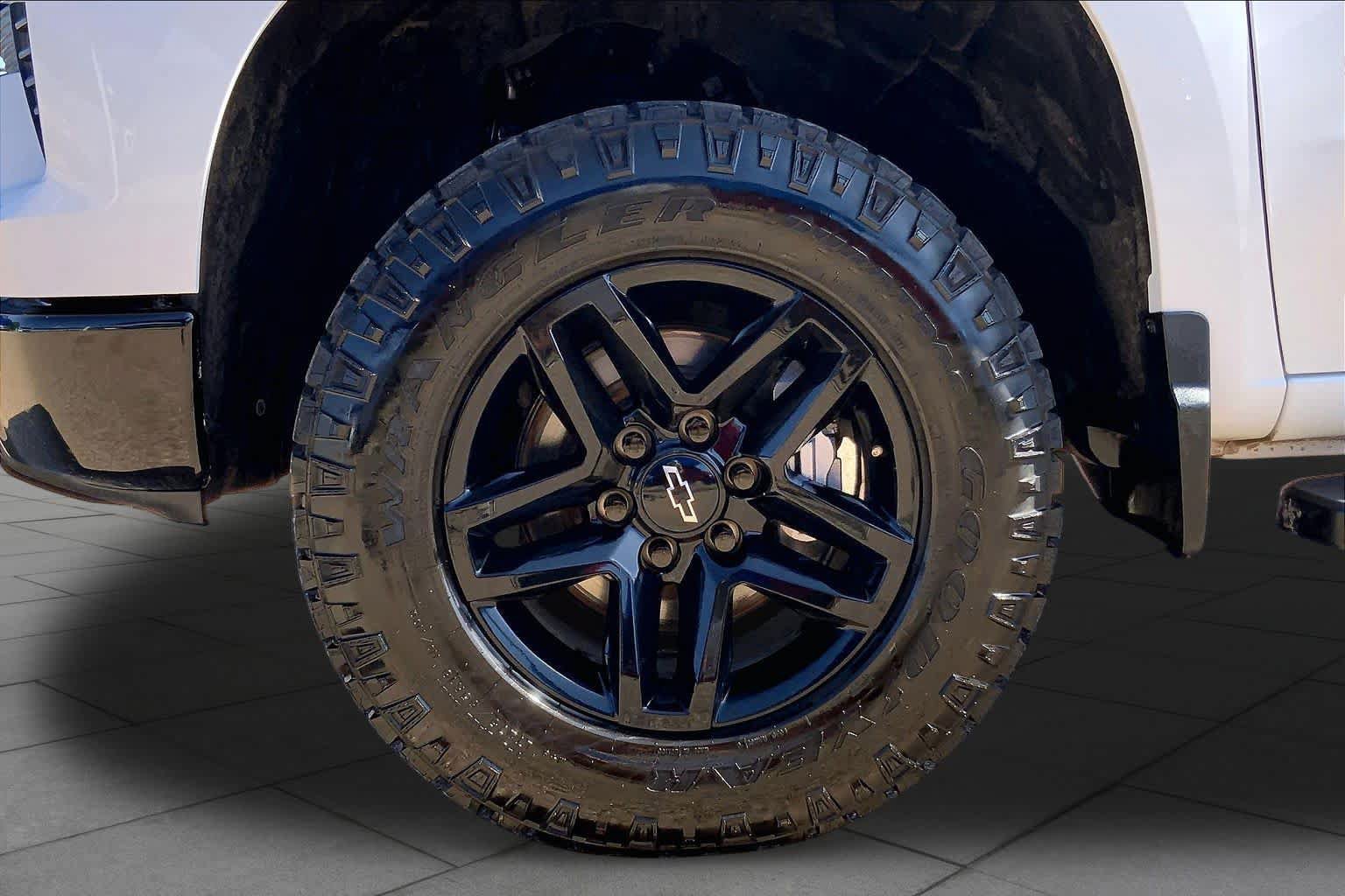 Certified 2022 Chevrolet Silverado 1500 LT Trail Boss AWD/4WD image 11