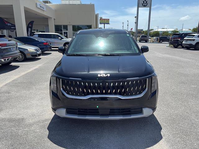 Used 2025 Kia Carnival image 2