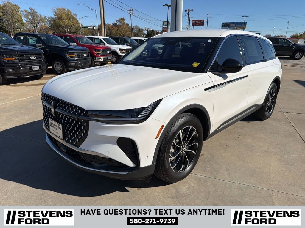 Used 2024 Lincoln Nautilus Premier image 10