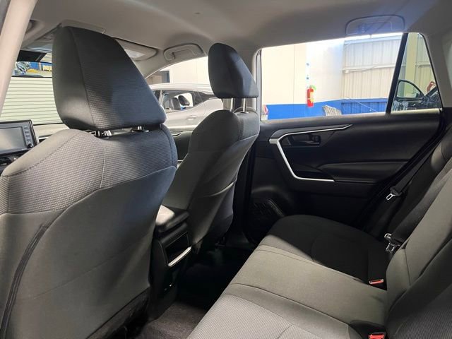 Used 2021 Toyota RAV4 LE image 17