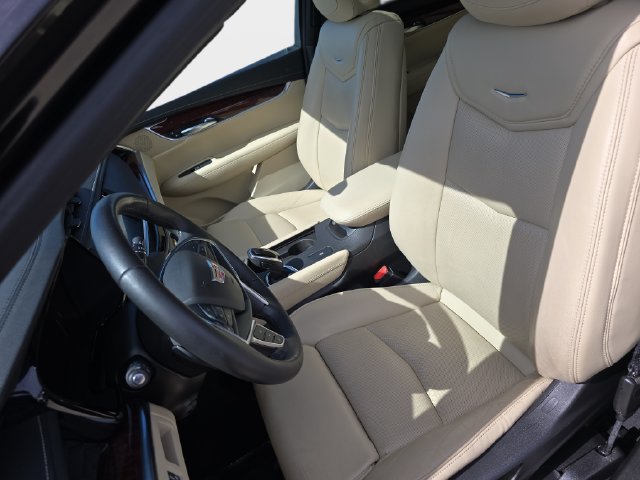 Used 2017 Cadillac XT5 Luxury w/ Driver Awareness Package FWD image 18