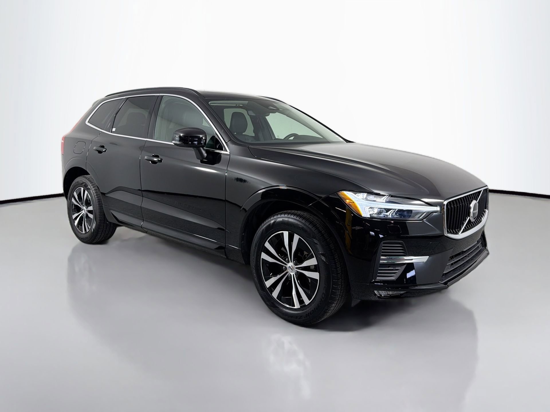 Certified 2023 Volvo XC60 B5 Core image 3