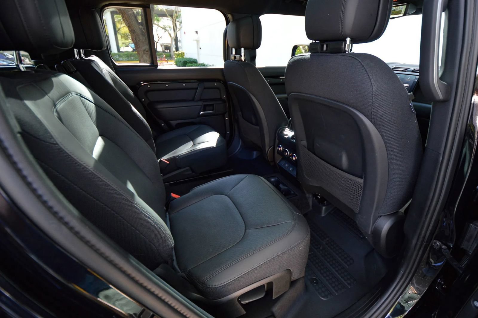 Used 2025 Land Rover Defender 130 V8 AWD/4WD image 61