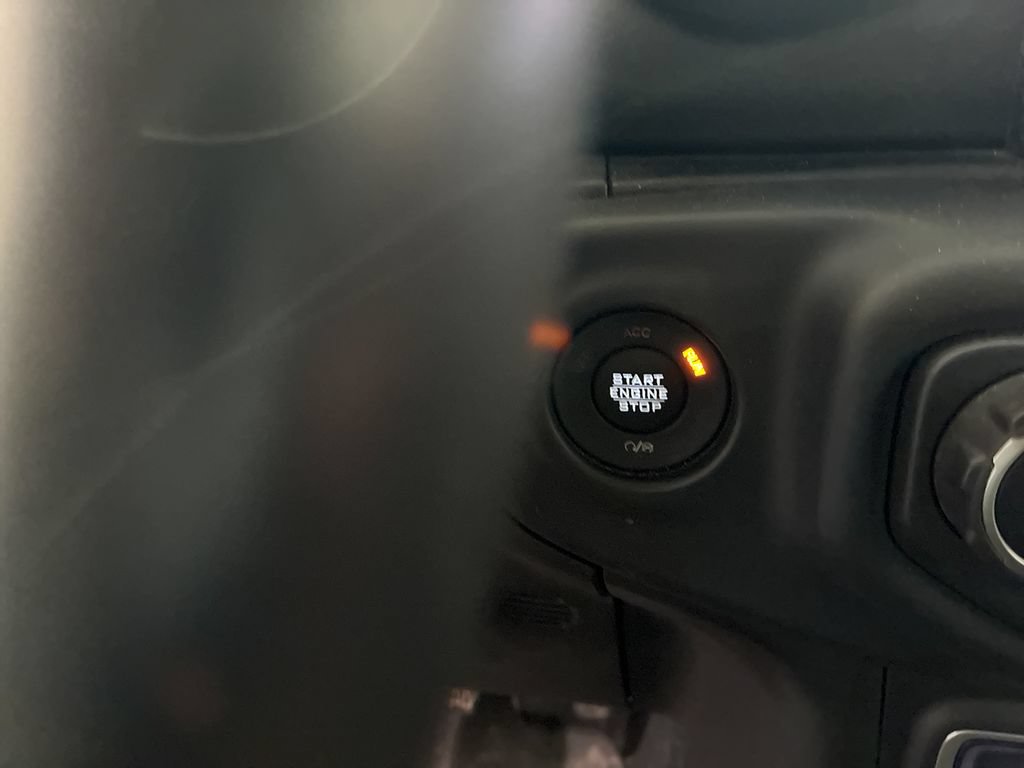 Used 2018 Jeep Wrangler Unlimited Sahara w/ Dual Top Group AWD/4WD image 17