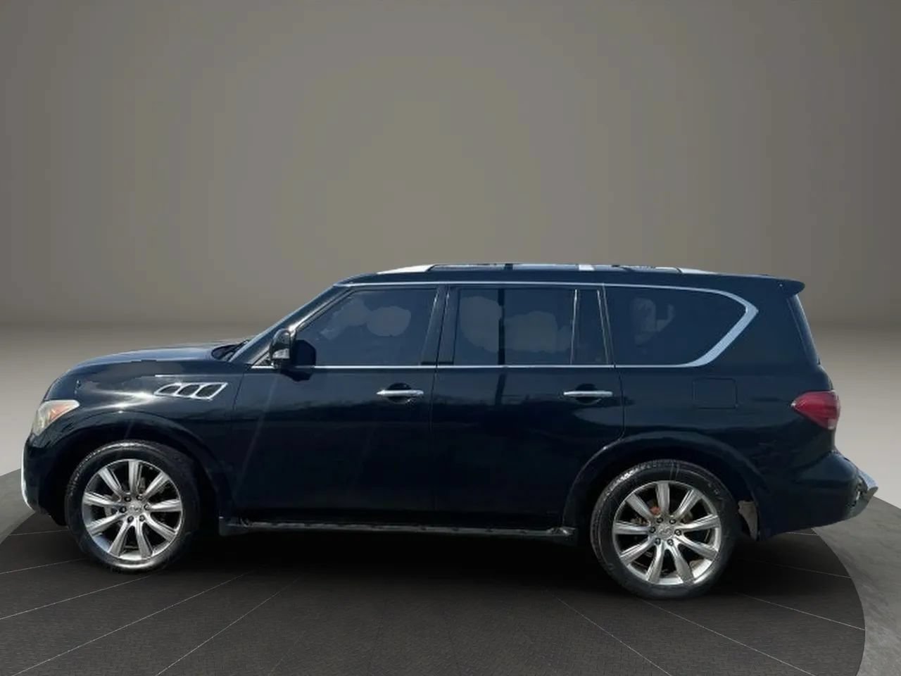 Used 2012 INFINITI QX56 4WD w/ Deluxe Touring Pkg image 2