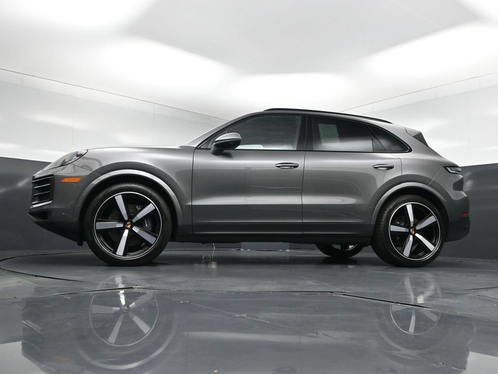 Certified 2025 Porsche Cayenne AWD/4WD image 24
