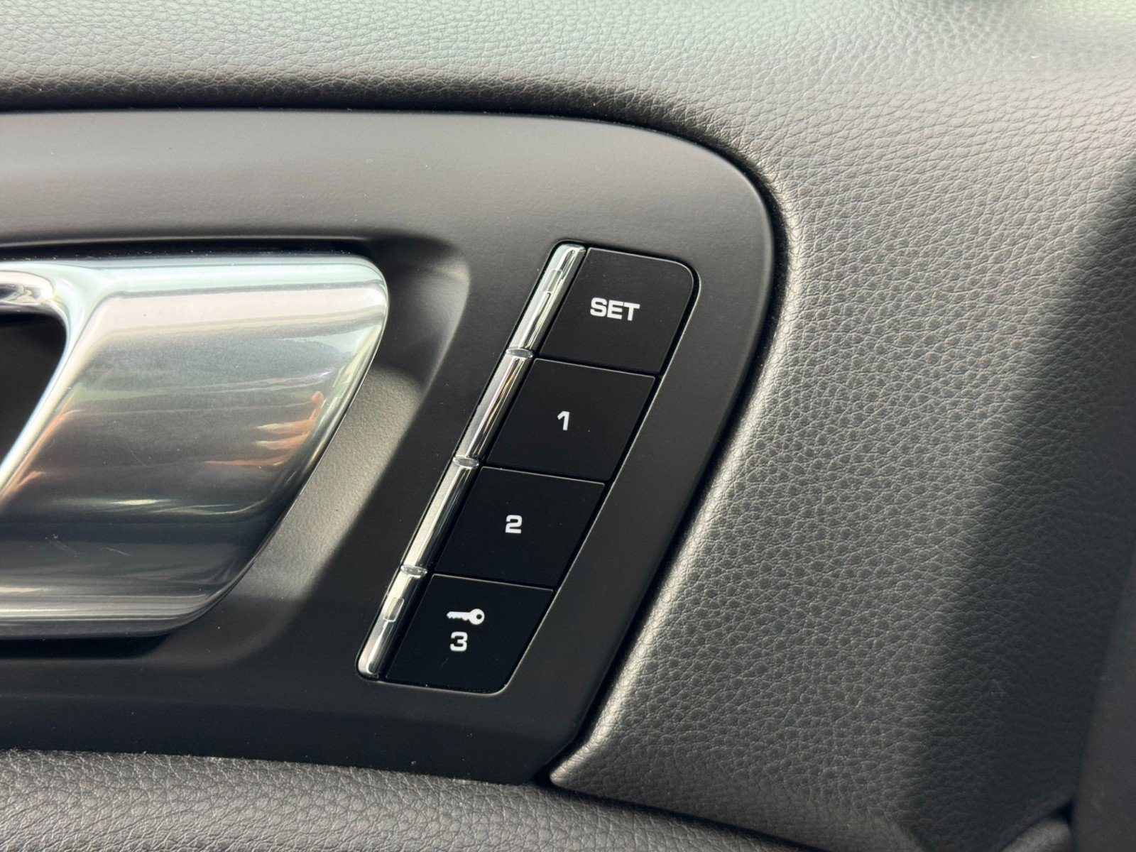 Used 2014 Porsche Cayenne AWD/4WD image 17