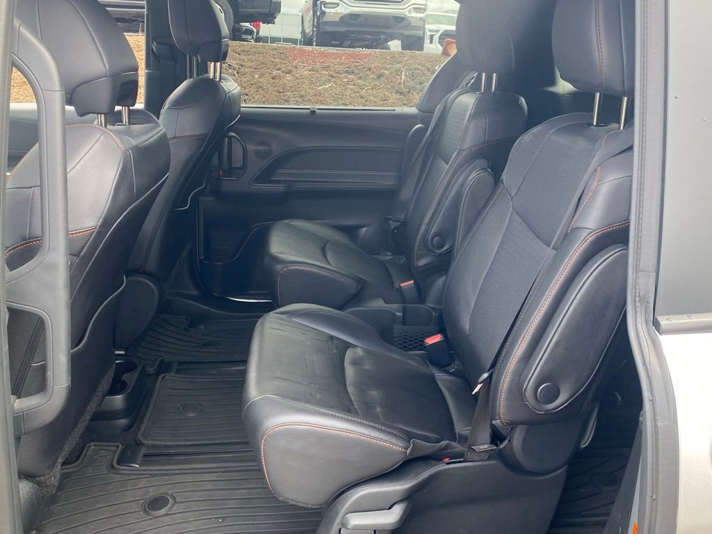 Used 2024 Toyota Sienna XSE image 9
