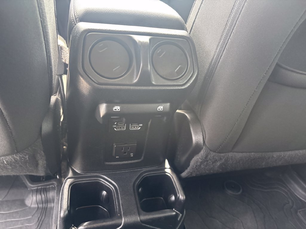 Used 2021 Jeep Wrangler Unlimited Sahara w/ Cold Weather Group AWD/4WD image 32