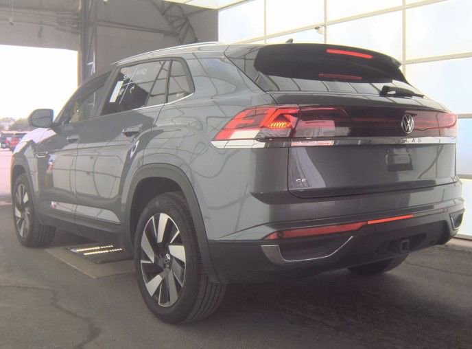 Used 2025 Volkswagen Atlas Cross Sport SE FWD image 3