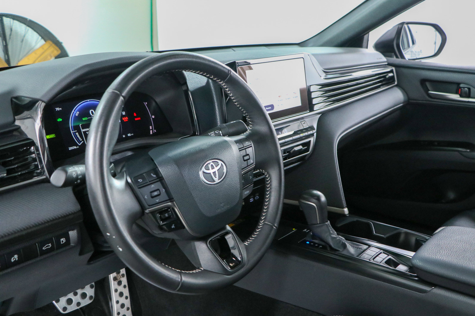 Used 2025 Toyota Camry SE FWD image 22