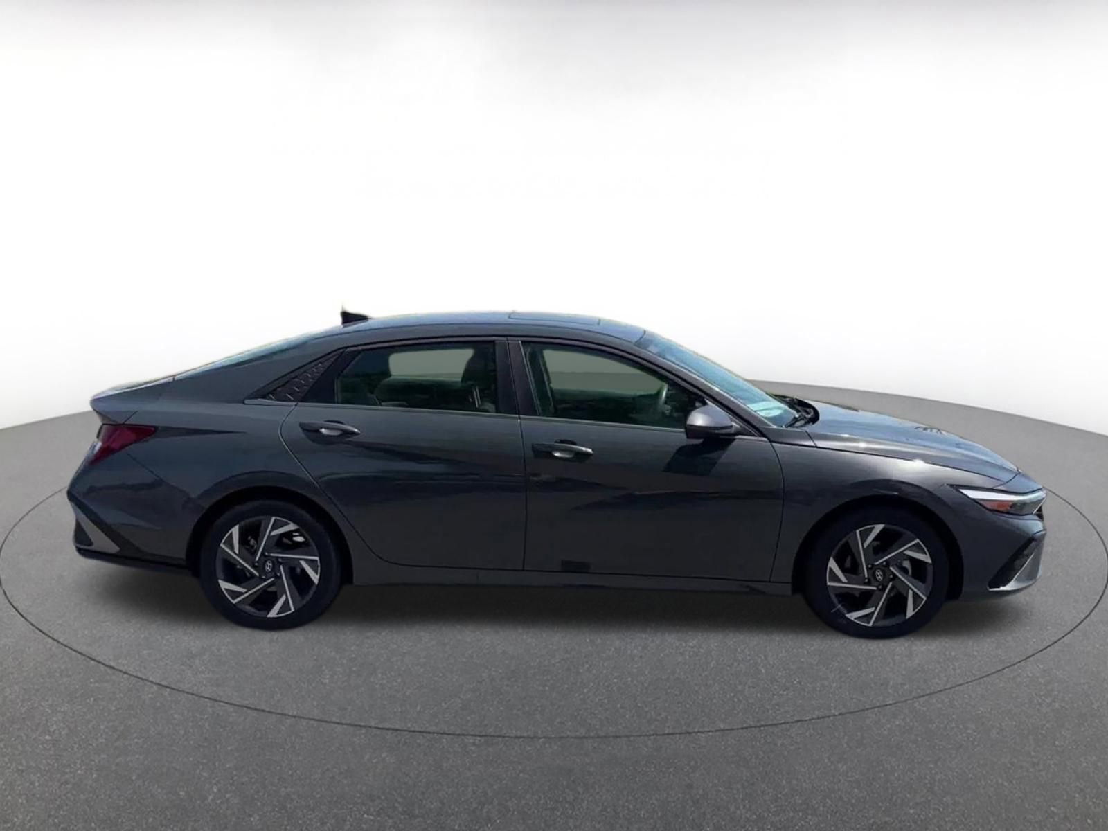 Used 2025 Hyundai Elantra SEL FWD image 16