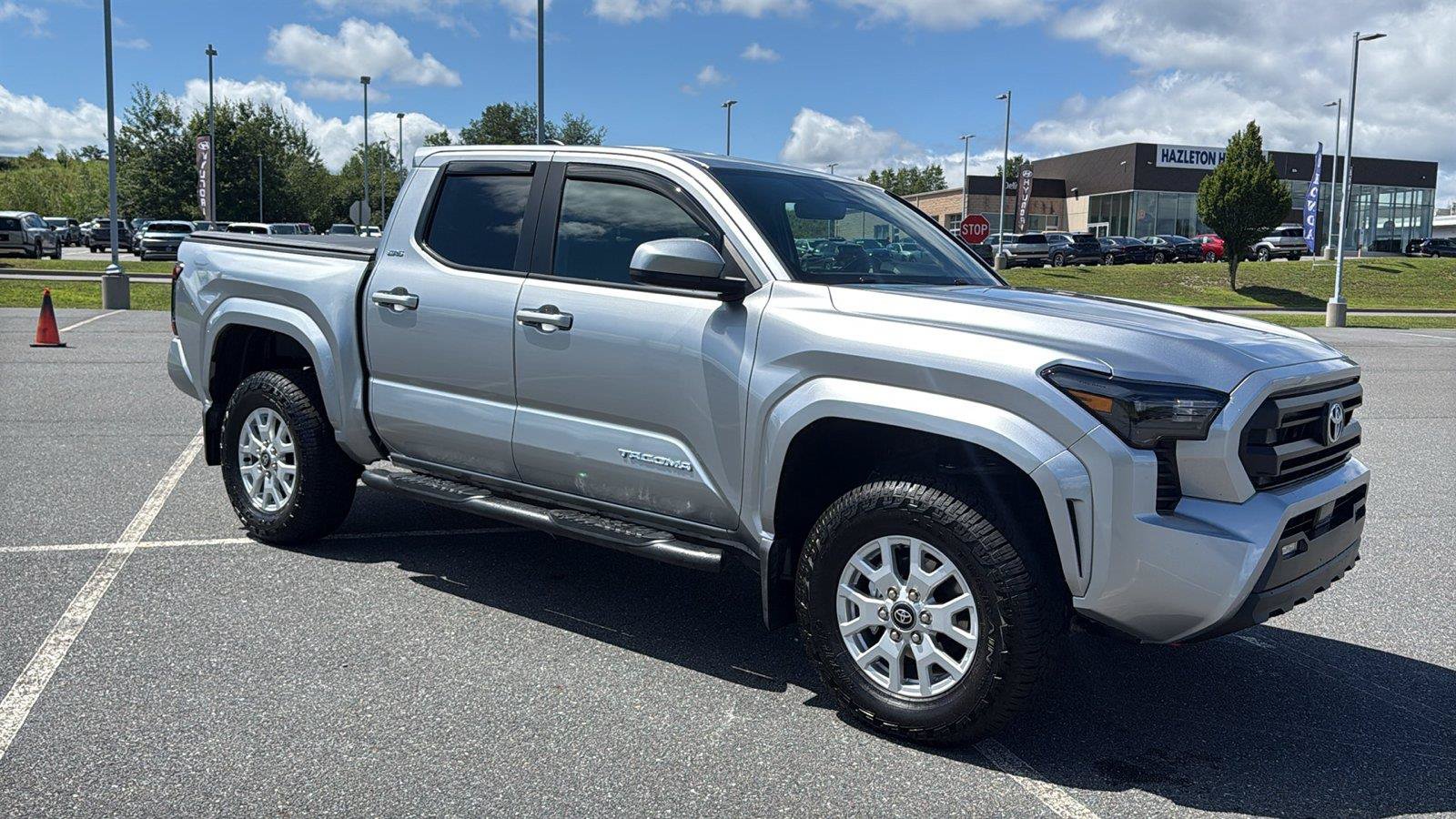 Used 2025 Toyota Tacoma SR5 AWD/4WD image 2