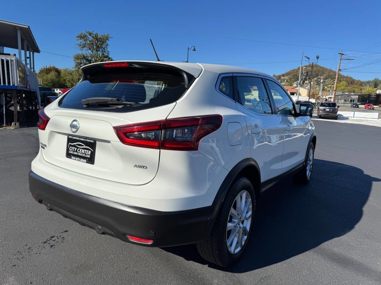 Used 2021 Nissan Rogue Sport S image 21