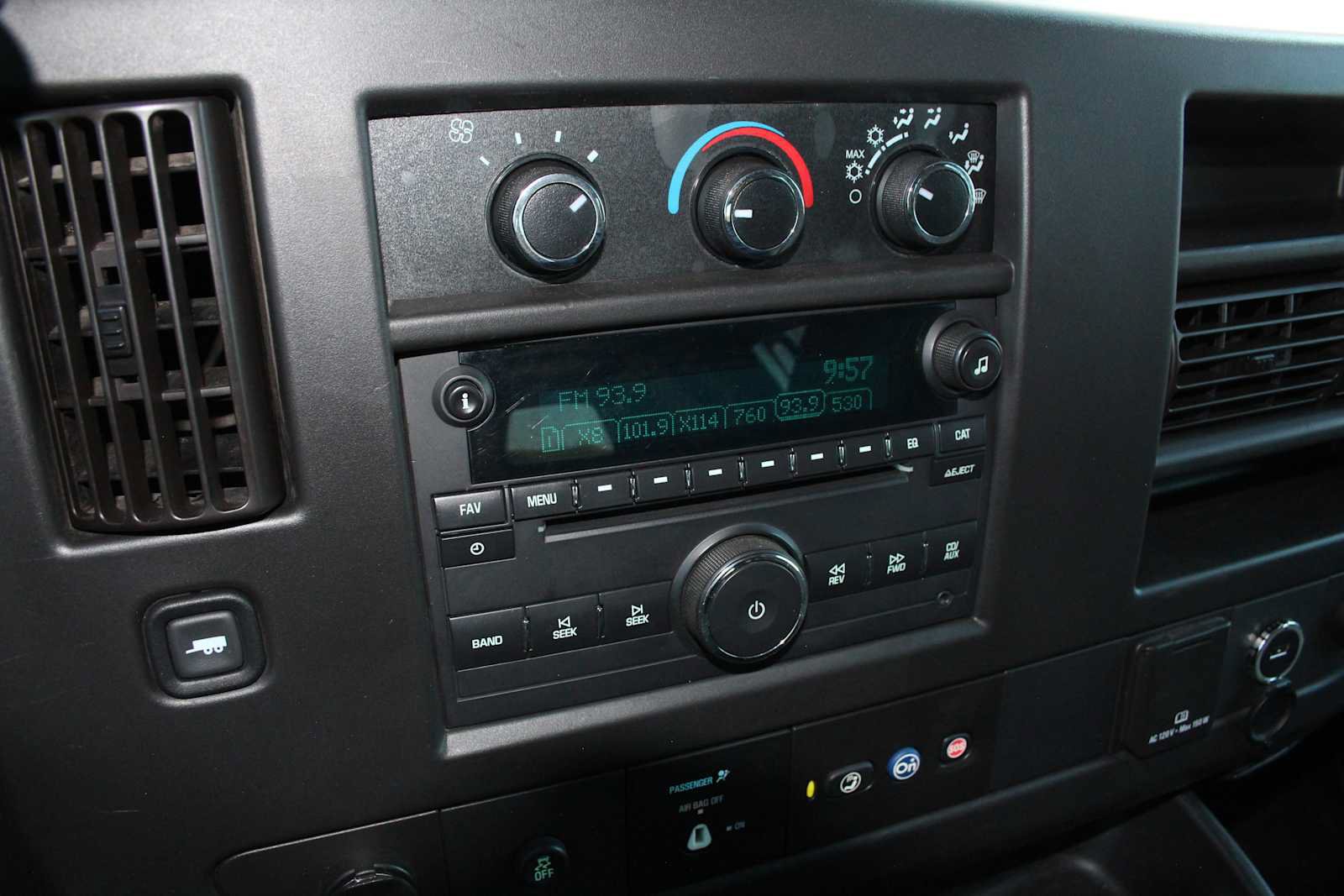 Used 2019 Chevrolet Express 2500 w/ Driver Convenience Package RWD image 31