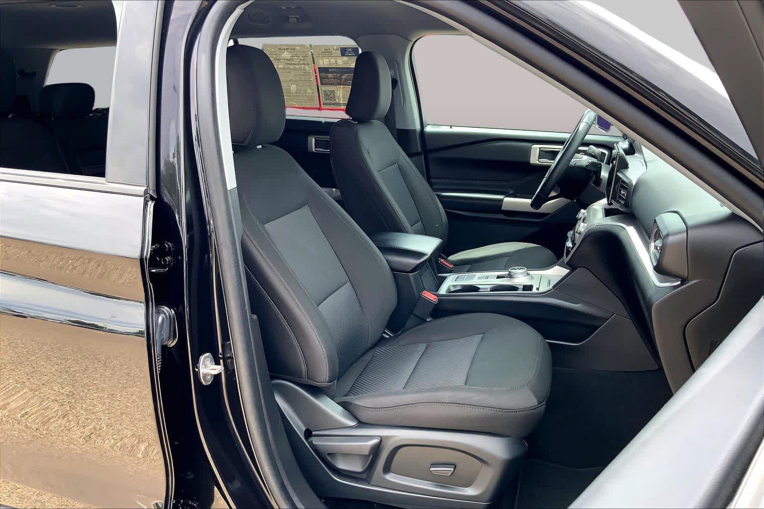 Certified 2023 Ford Explorer XLT RWD image 9