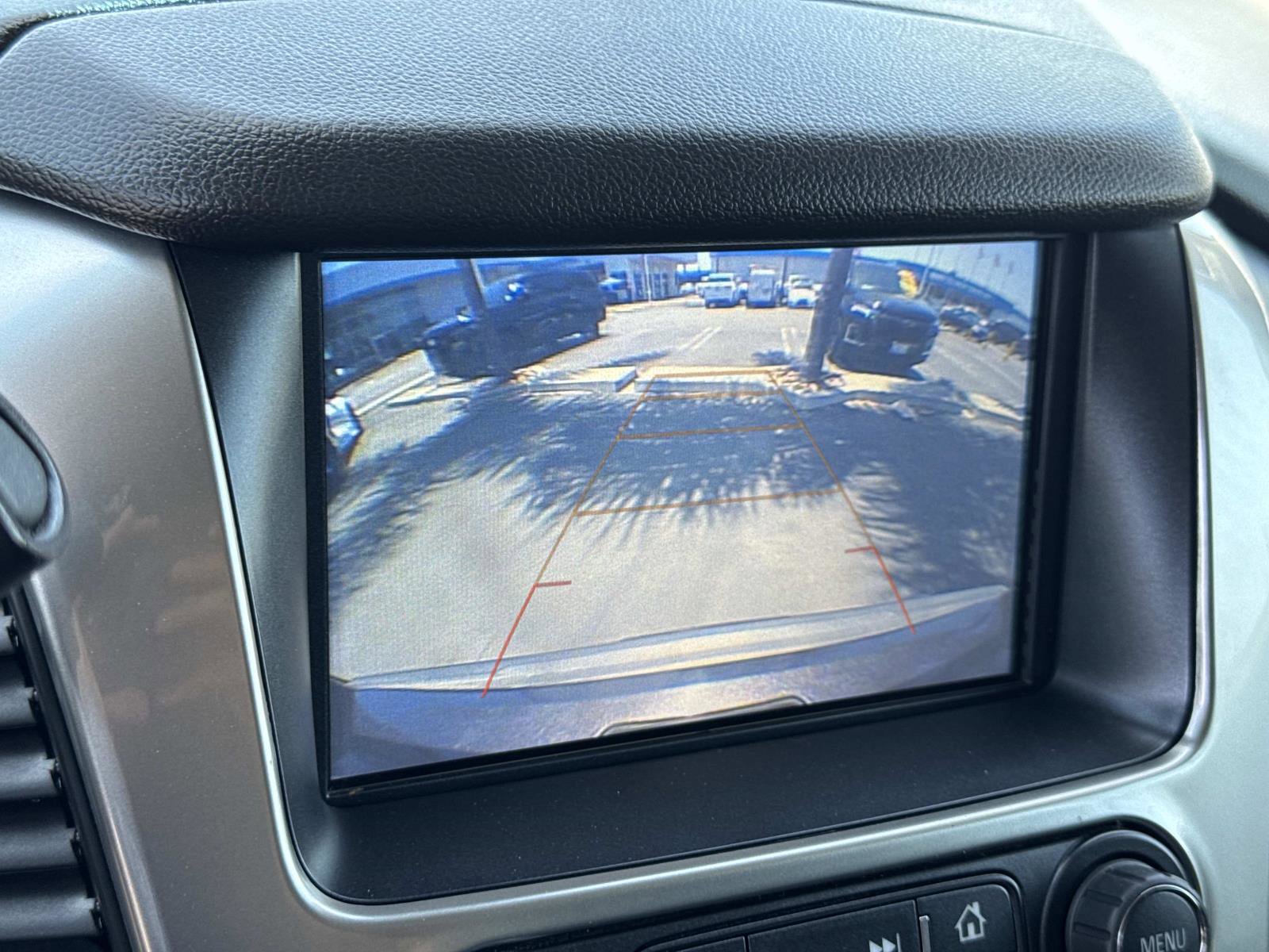 Used 2018 Chevrolet Suburban LT RWD image 17