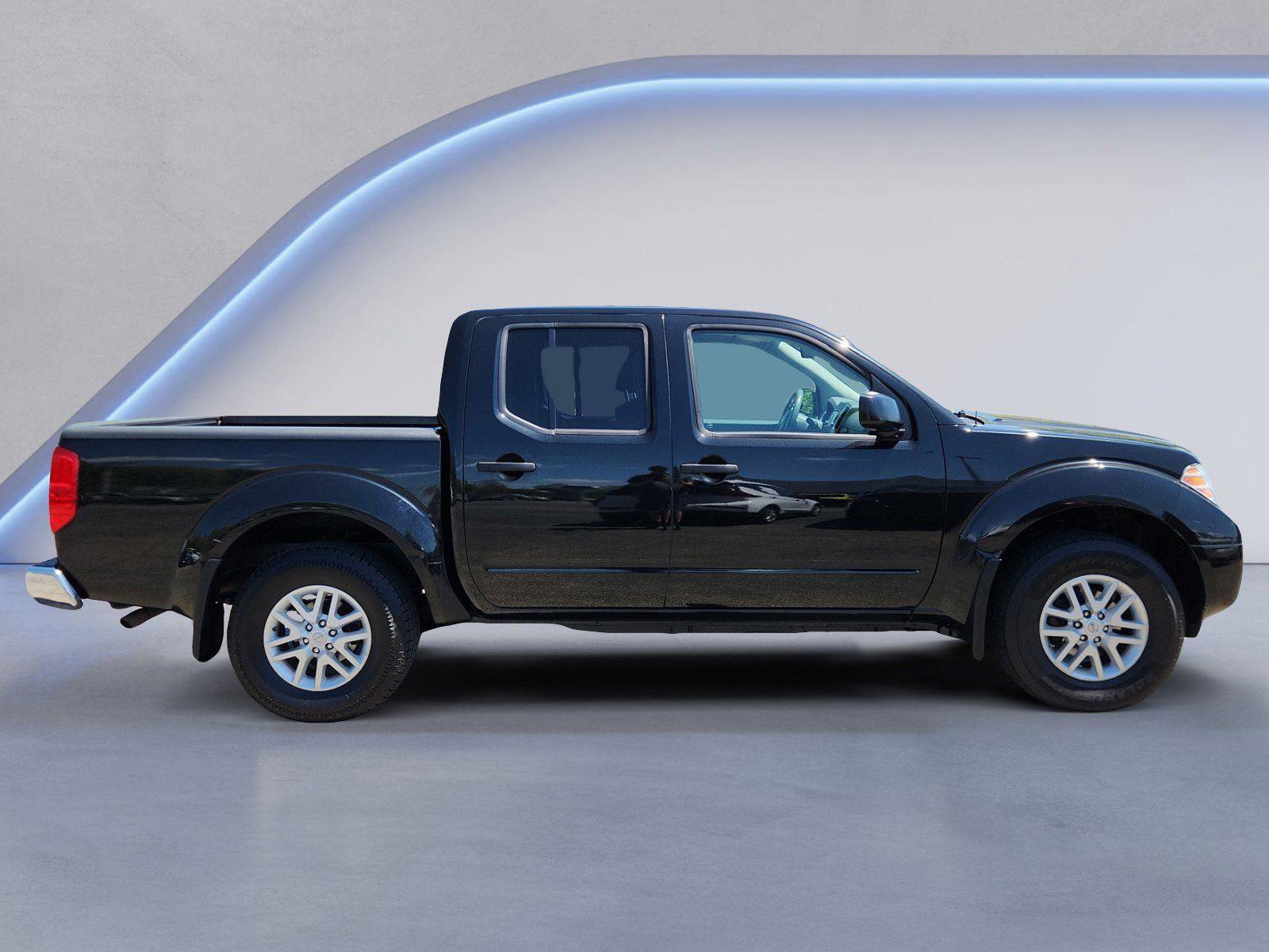 Used 2017 Nissan Frontier SV AWD/4WD image 2