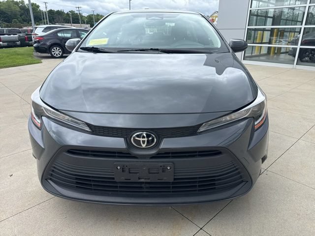 Used 2023 Toyota Corolla LE FWD image 2