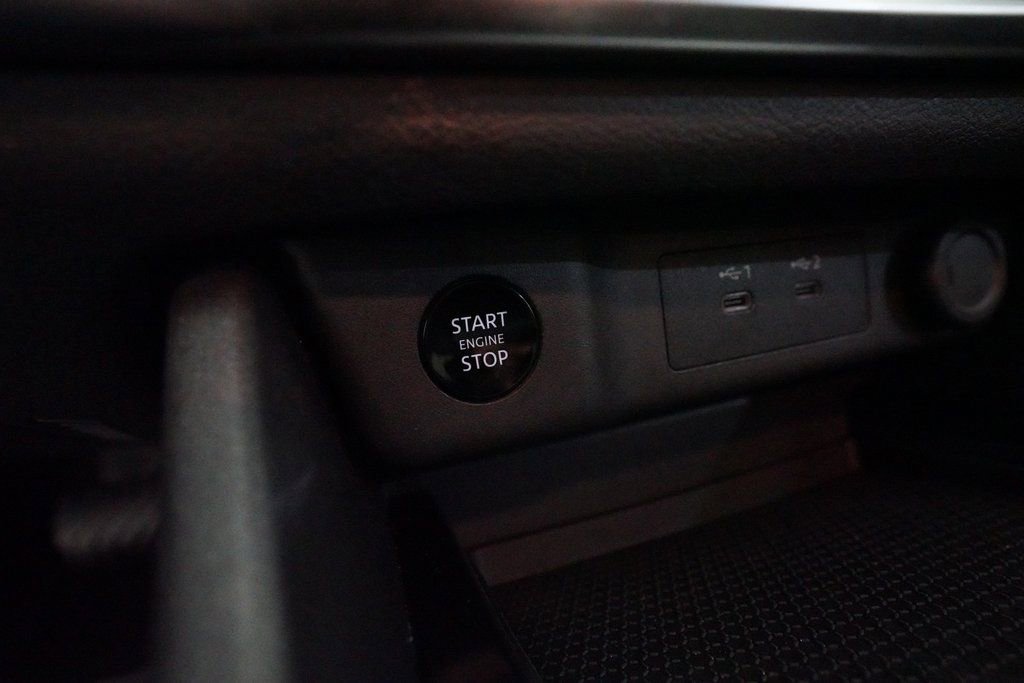 Used 2024 Nissan Rogue SV image 31