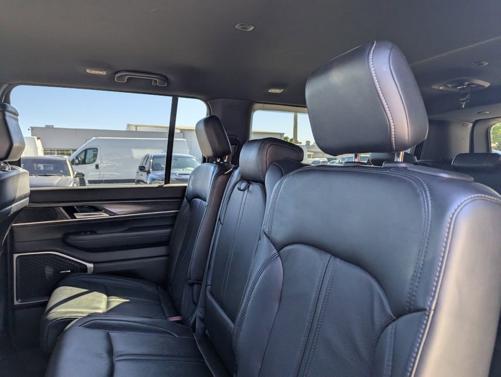 Used 2023 Jeep Wagoneer L Series II image 19