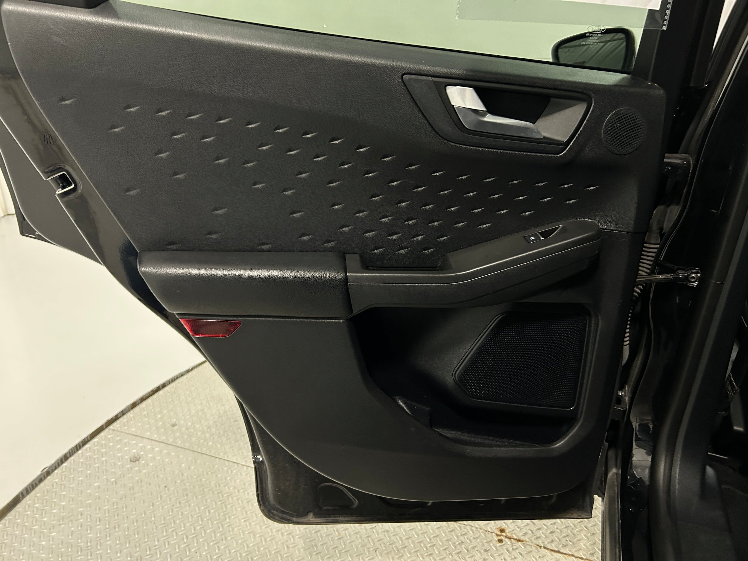 Used 2020 Ford Escape Titanium AWD/4WD image 27