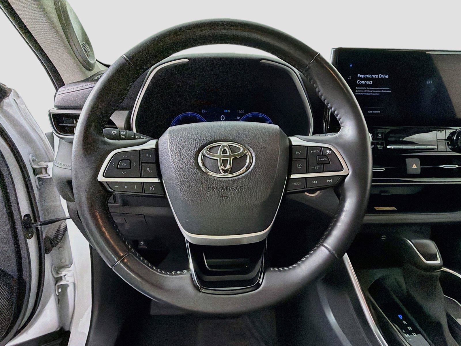 Used 2024 Toyota Highlander Limited FWD image 11