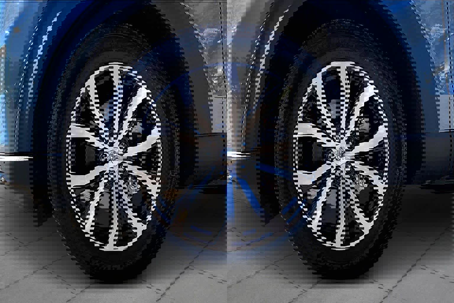 Used 2025 Ford Explorer ST-Line w/ Premium Package image 10