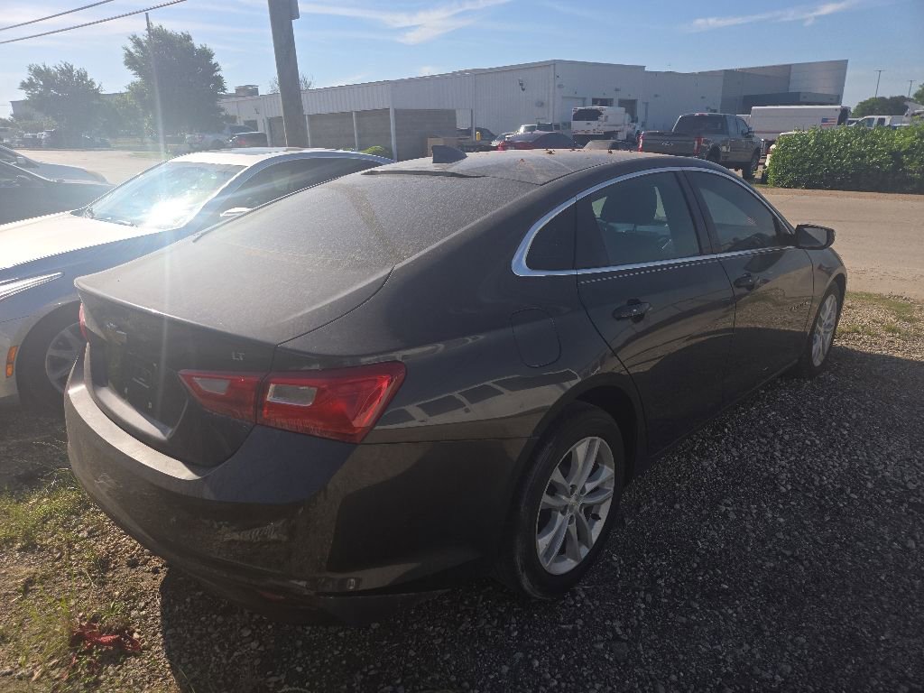 Used 2017 Chevrolet Malibu LT FWD image 2