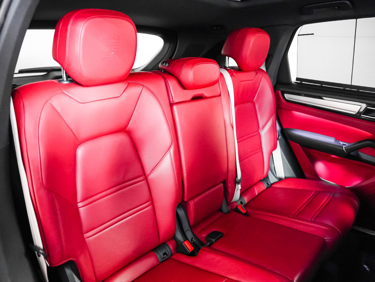 Certified 2022 Porsche Cayenne Platinum Edition w/ Premium Package Plus image 6