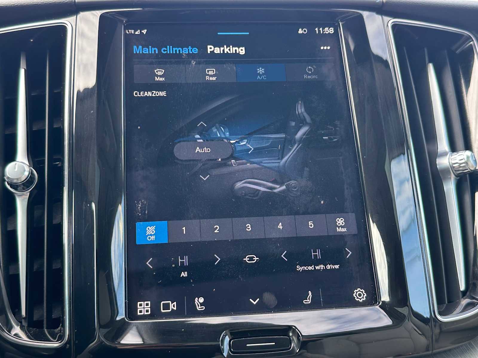 Certified 2024 Volvo XC60 T8 Plus w/ Protection Package Premier image 28