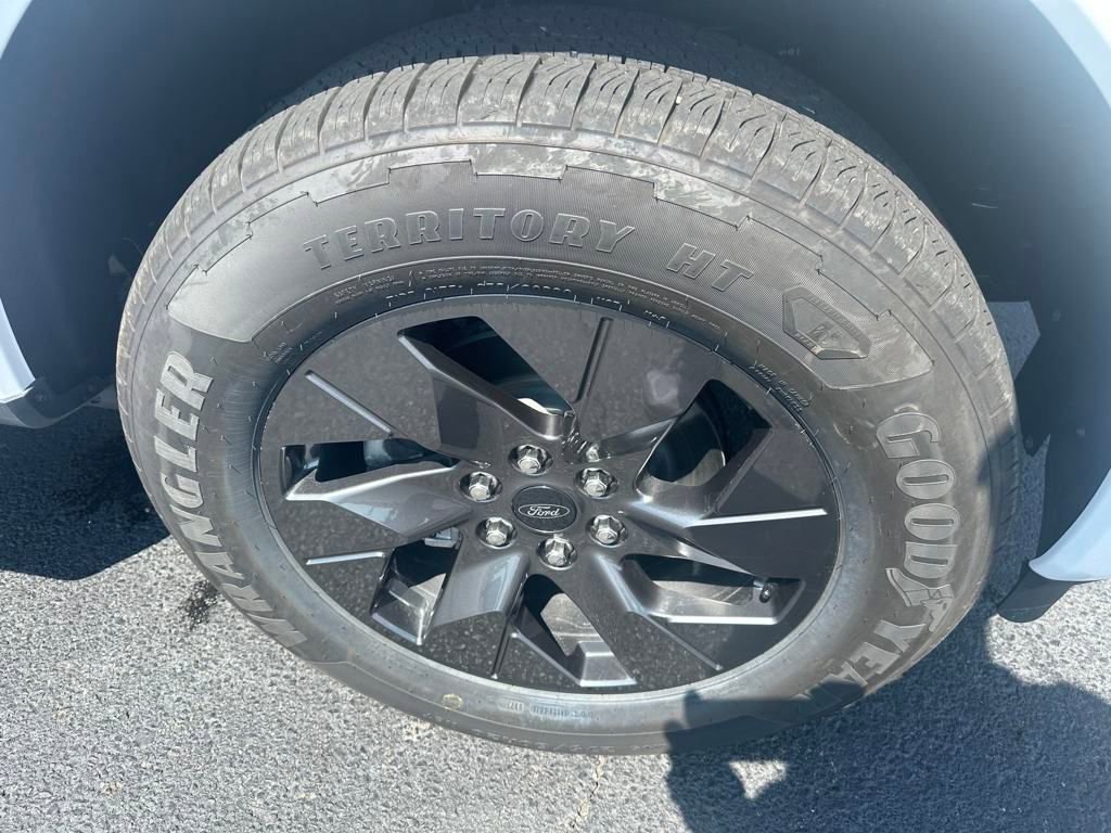 New 2025 Ford F150 Lightning Lariat w/ Max Trailer Tow Package image 28