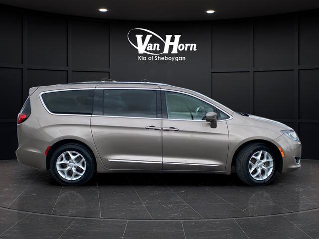 Used 2017 Chrysler Pacifica Touring-L Plus w/ Advanced Safetytec Group FWD image 8